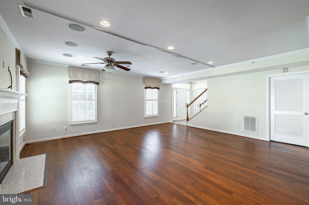 2915 Murano Way #A - Photo 5 of 38