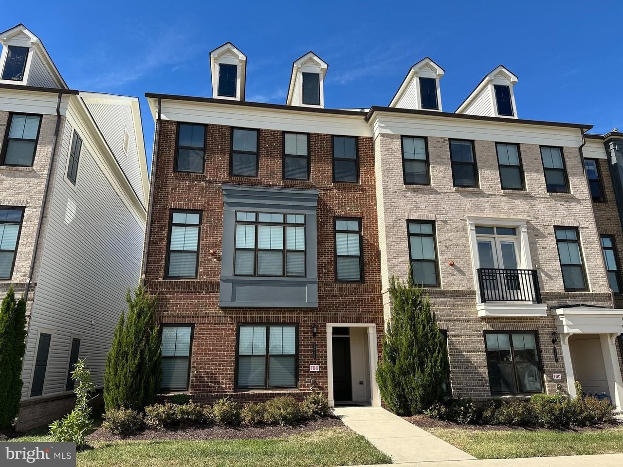 22591 Amendola Ter - Photo 2 of 39