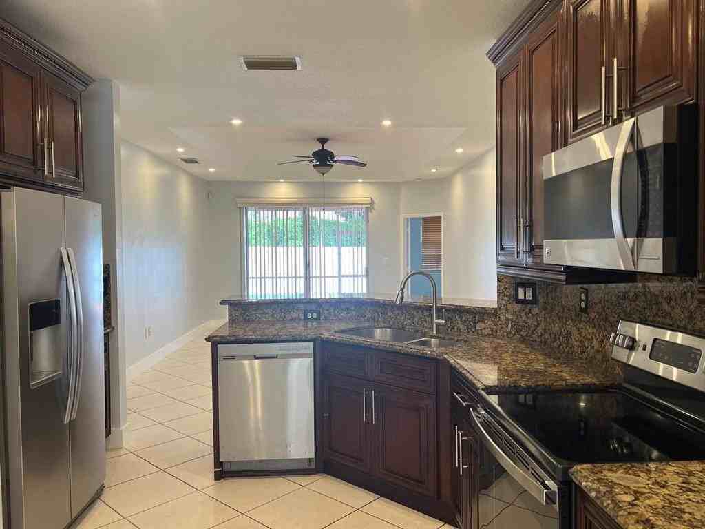 2758 Sw 129th Ter - Photo 2 of 8