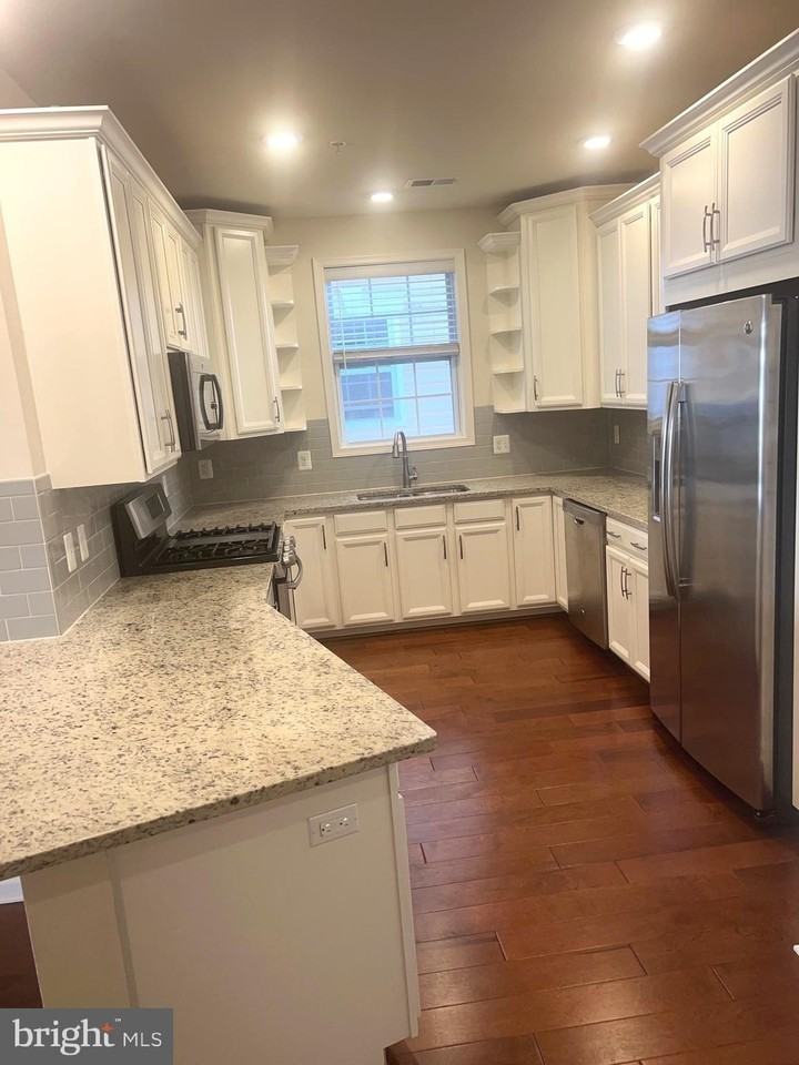 43031 Foxtrail Woods Ter Unit 107 #107 - Photo 6 of 38