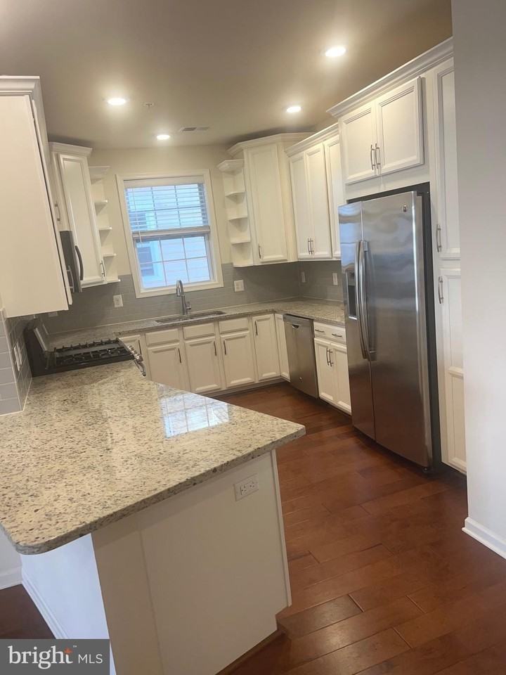 43031 Foxtrail Woods Ter Unit 107 #107 - Photo 7 of 38