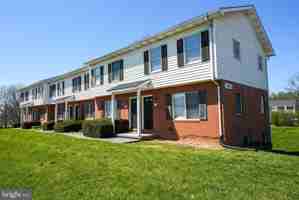 featured image of 3107 Shawnee Dr Apt 12 #12