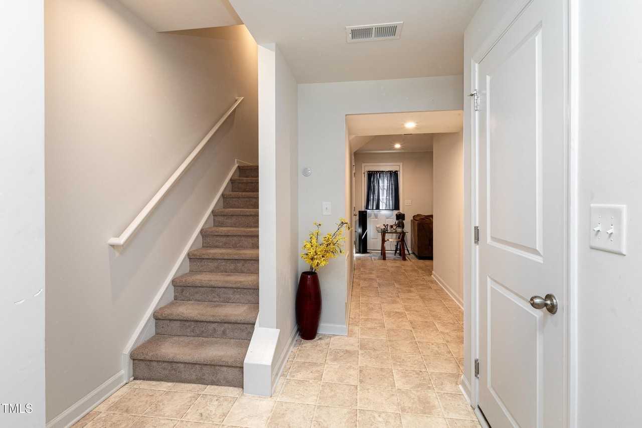 4005 Lush Grove Drive - Photo 4 of 19