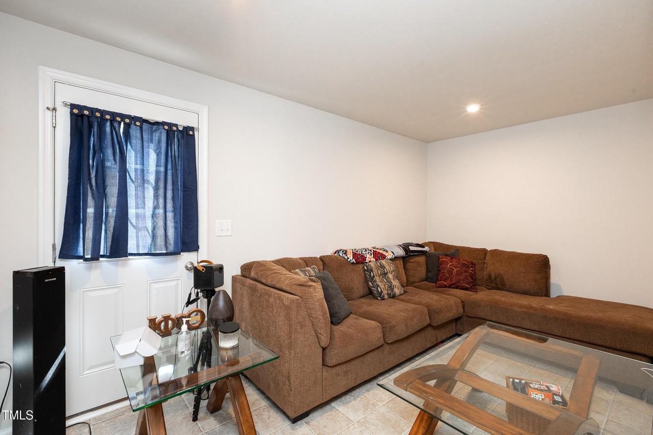 4005 Lush Grove Drive - Photo 5 of 19