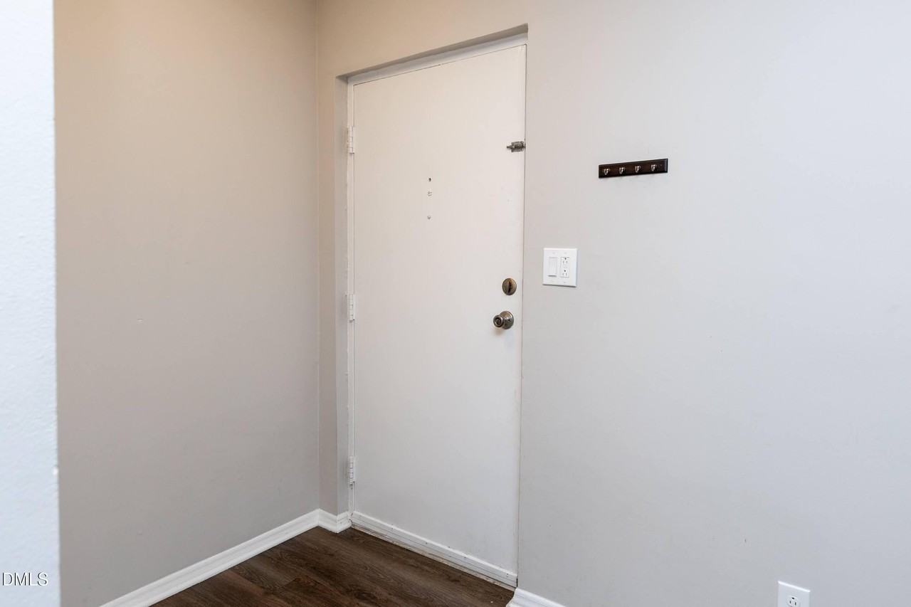 5036 Flint Ridge Pl - Photo 4 of 21