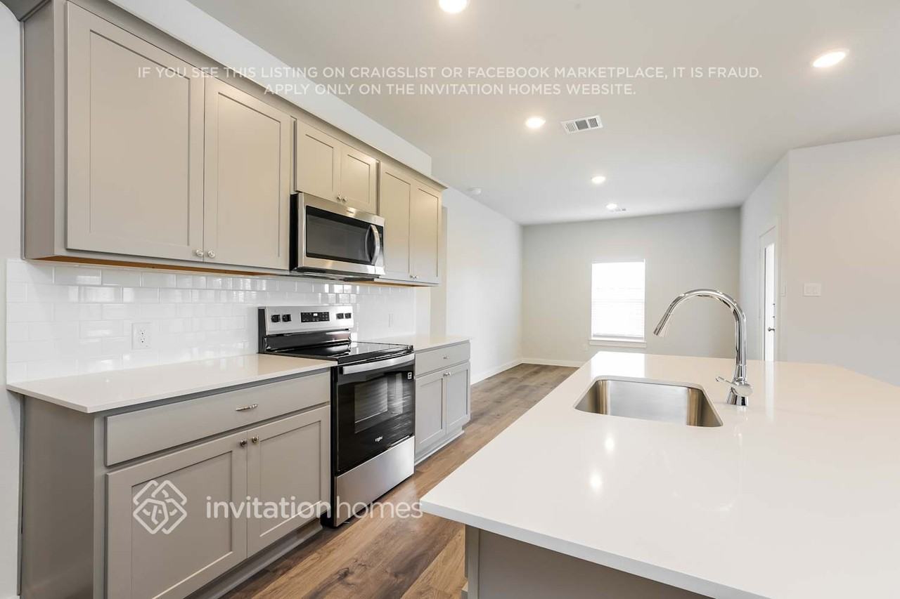 430 Amberville Drive - Photo 6 of 17