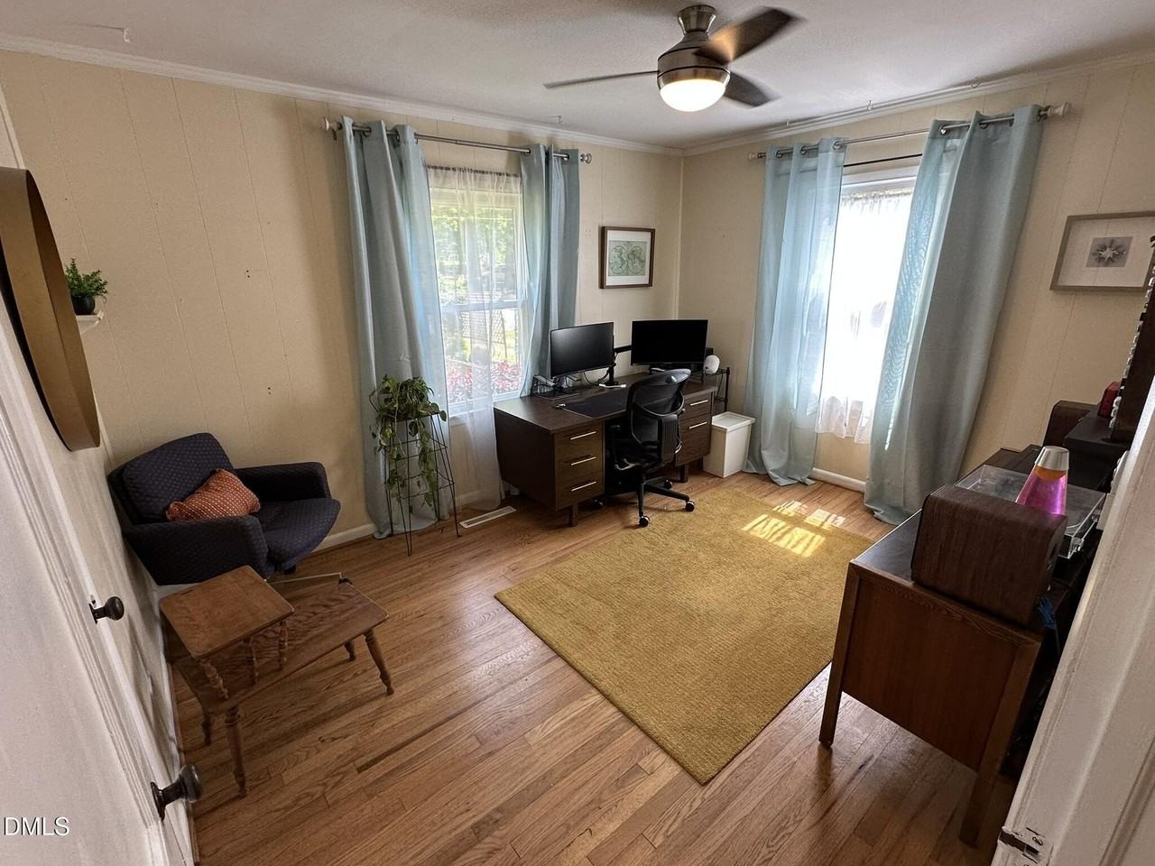 1516 London Circle - Photo 3 of 50