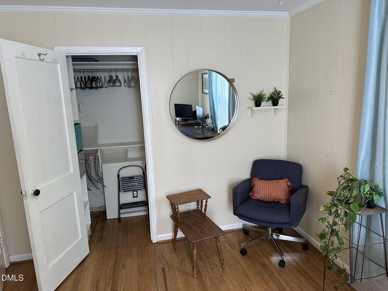 1516 London Circle - Photo 4 of 50