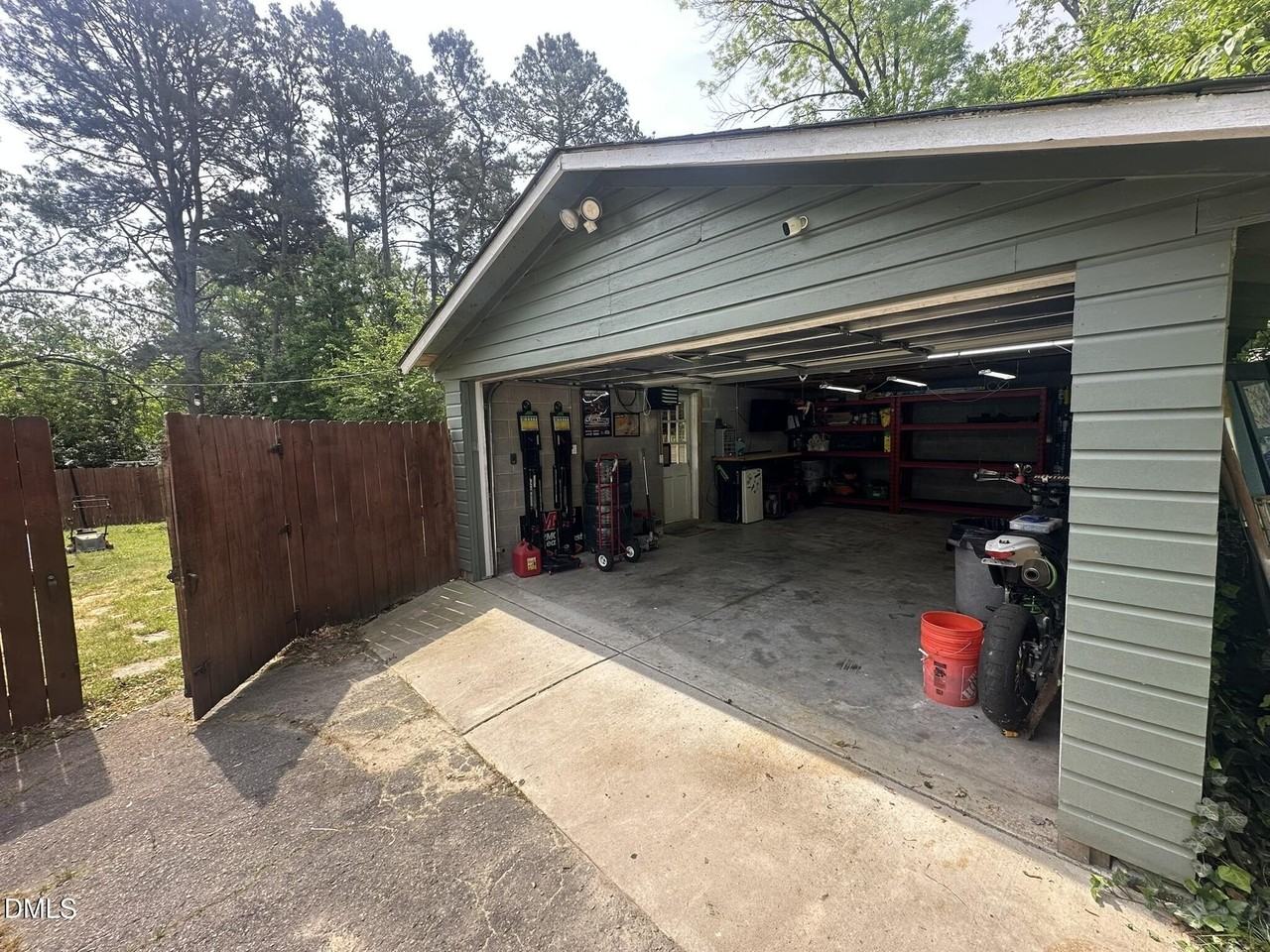 1516 London Circle - Photo 7 of 50