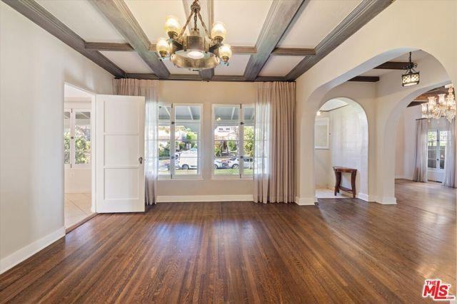 208 South Rodeo Drive - Photo 2 of 8