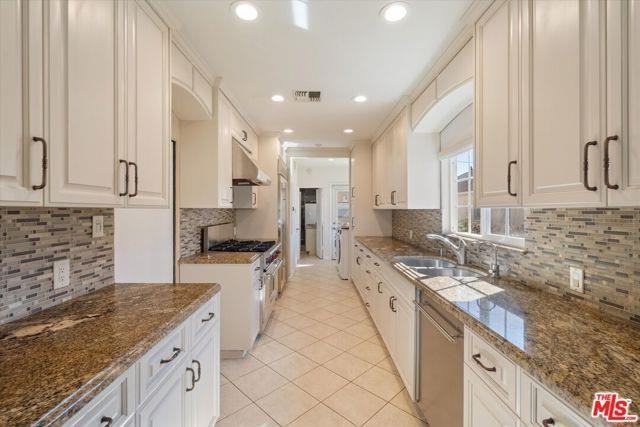 208 South Rodeo Drive - Photo 3 of 8