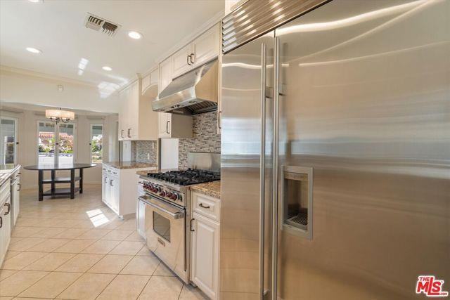 208 South Rodeo Drive - Photo 4 of 8