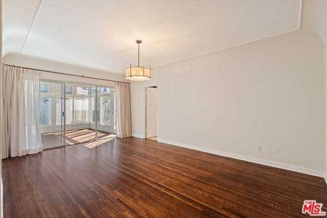 208 South Rodeo Drive - Photo 5 of 8