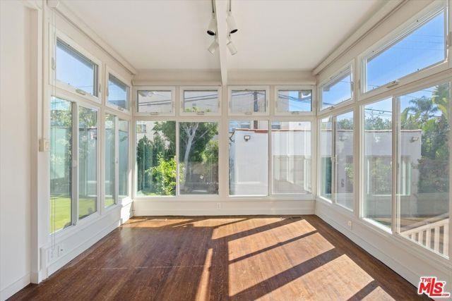 208 South Rodeo Drive - Photo 6 of 8