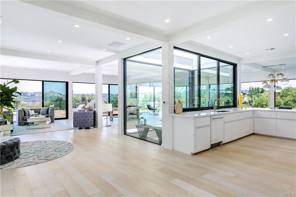 9653 Highridge Dr - Photo 3 of 8