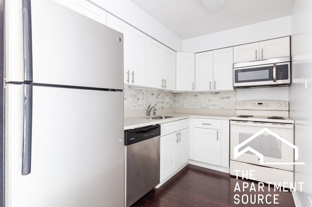 3825 N Pine Grove Ave #103