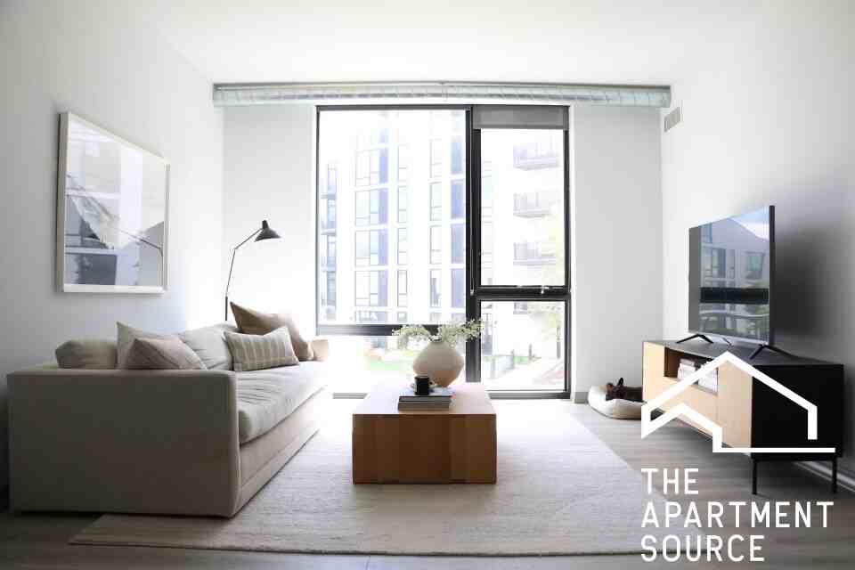 2155 N Elston Ave #350