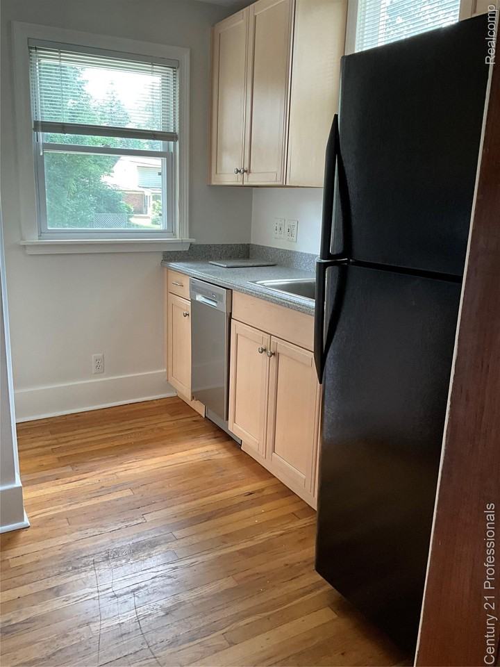 216 Woodside Road - Photo 4 of 37