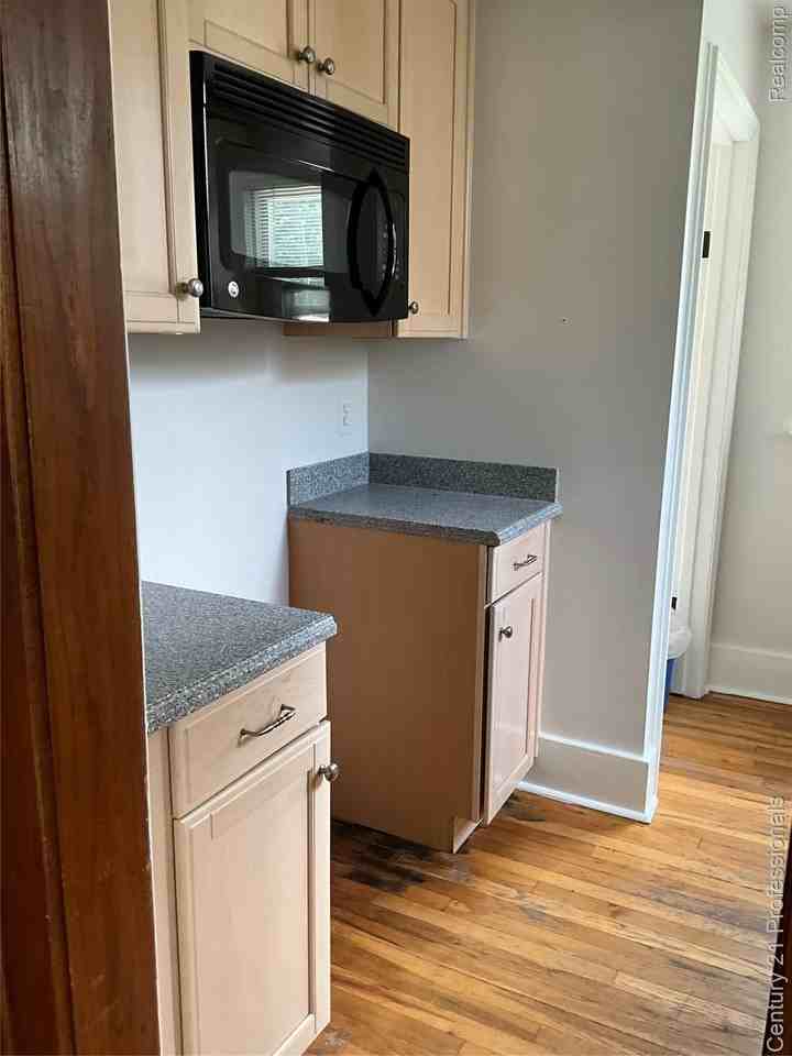 216 Woodside Road - Photo 5 of 37