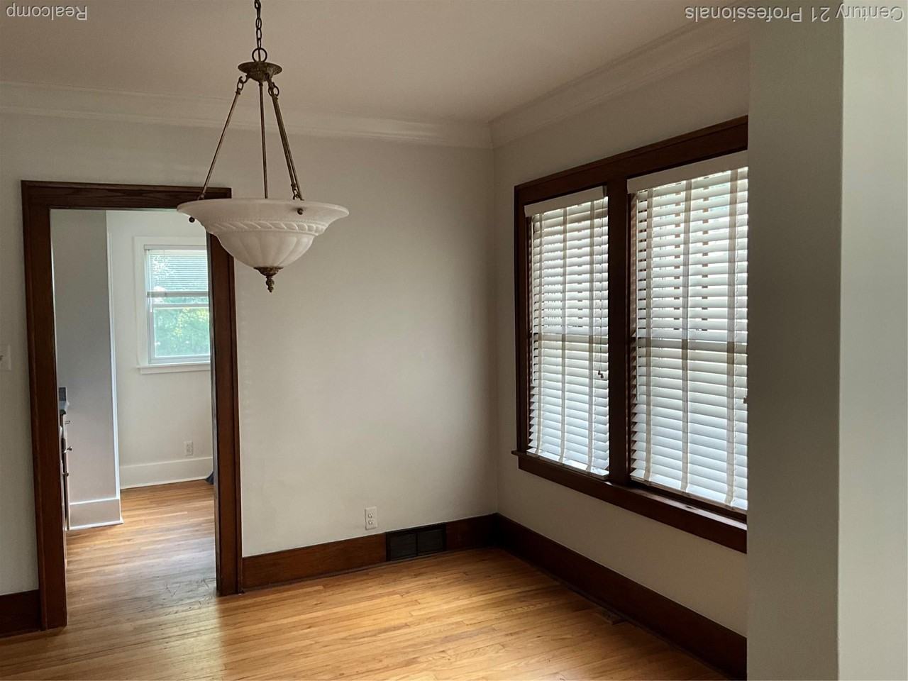 216 Woodside Road - Photo 6 of 37