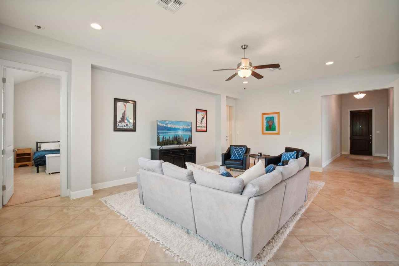 134 Summer Square Dr - Photo 4 of 34