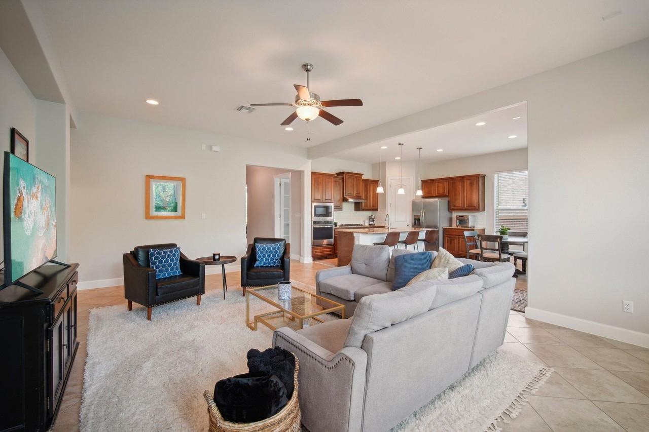 134 Summer Square Dr - Photo 5 of 34