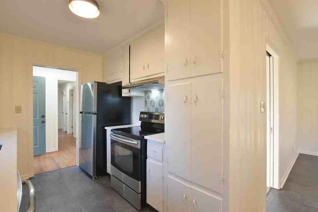 1811 W Lakeridge Dr - Photo 5 of 25