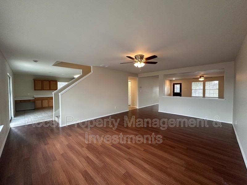 819 Briarwood Dr - Photo 4 of 19