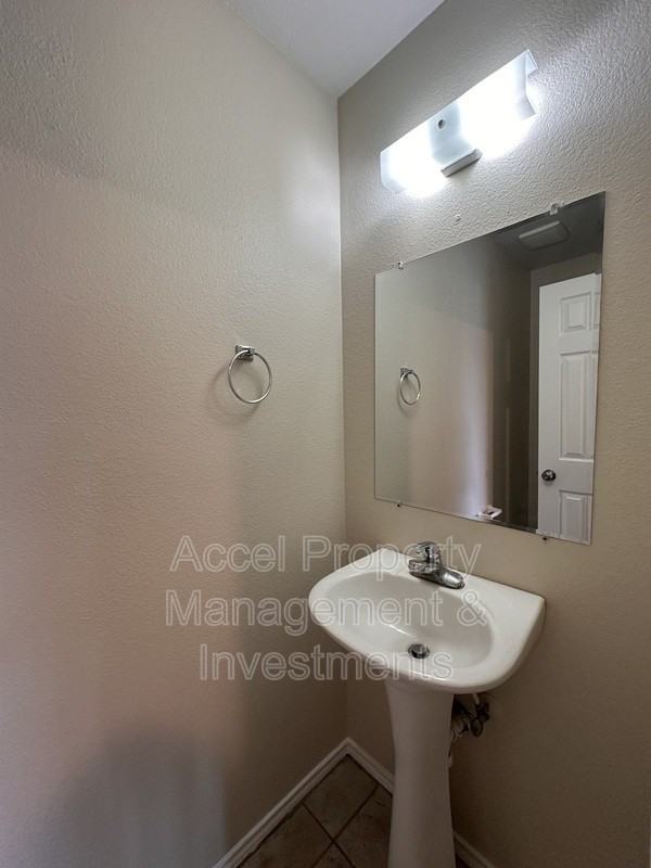 819 Briarwood Dr - Photo 5 of 19