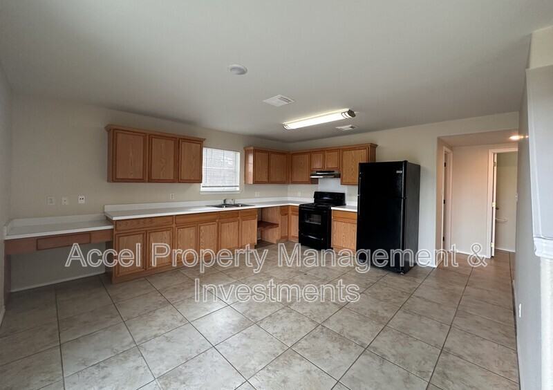 819 Briarwood Dr - Photo 7 of 19