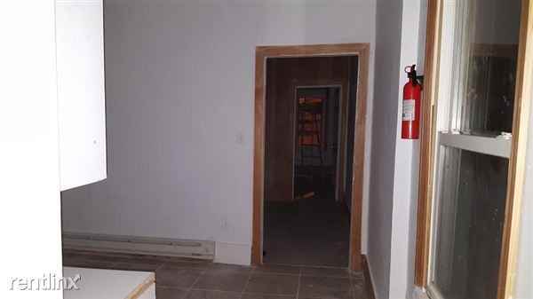 326 N Lumber St - Photo 3 of 4