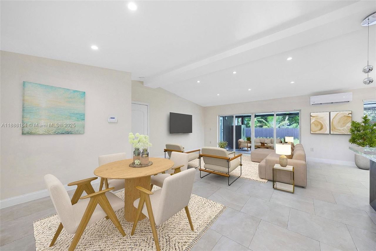 840 Ne 159th St - Photo 4 of 8