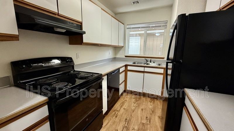 930 S Johnson St #B - Photo 2 of 12