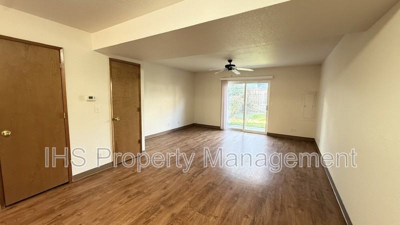 930 S Johnson St #B - Photo 5 of 12