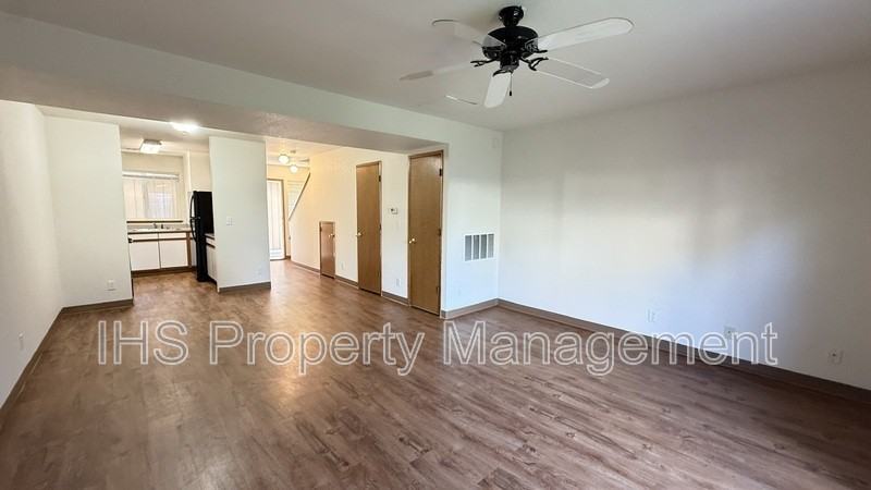 930 S Johnson St #B - Photo 6 of 12