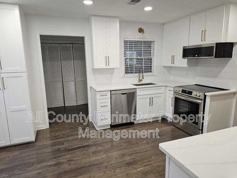 4536 Mountain Creek Dr Ne - Photo 2 of 17