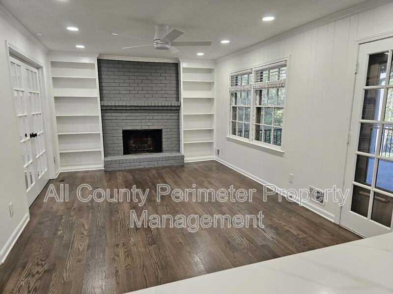 4536 Mountain Creek Dr Ne - Photo 3 of 17