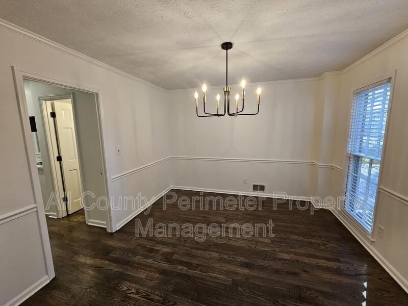 4536 Mountain Creek Dr Ne - Photo 4 of 17