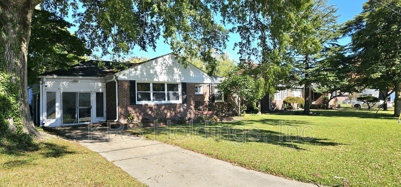 4 Rhonda Cir - Photo 3 of 20