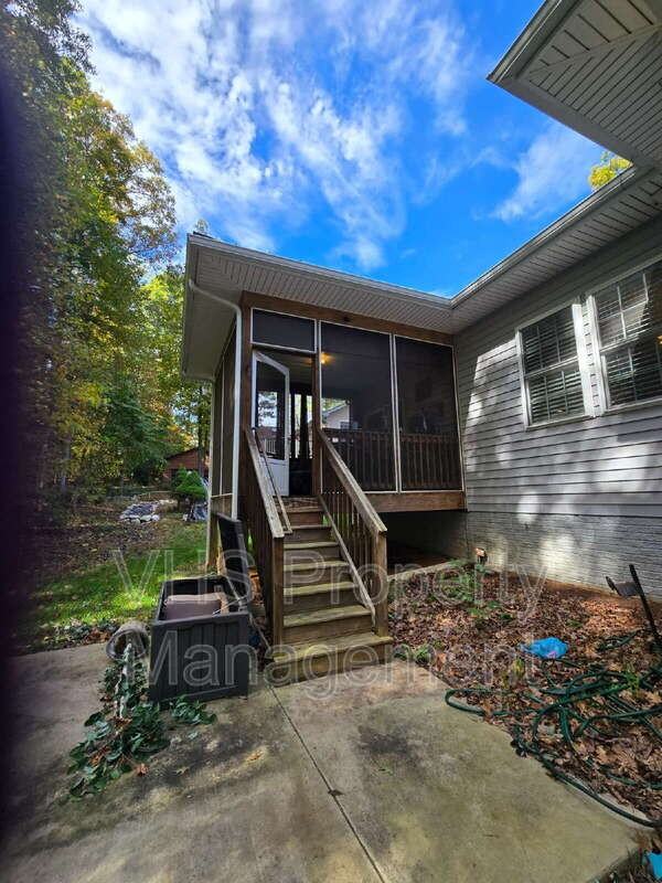 2400 Lakeview Pkwy - Photo 3 of 25