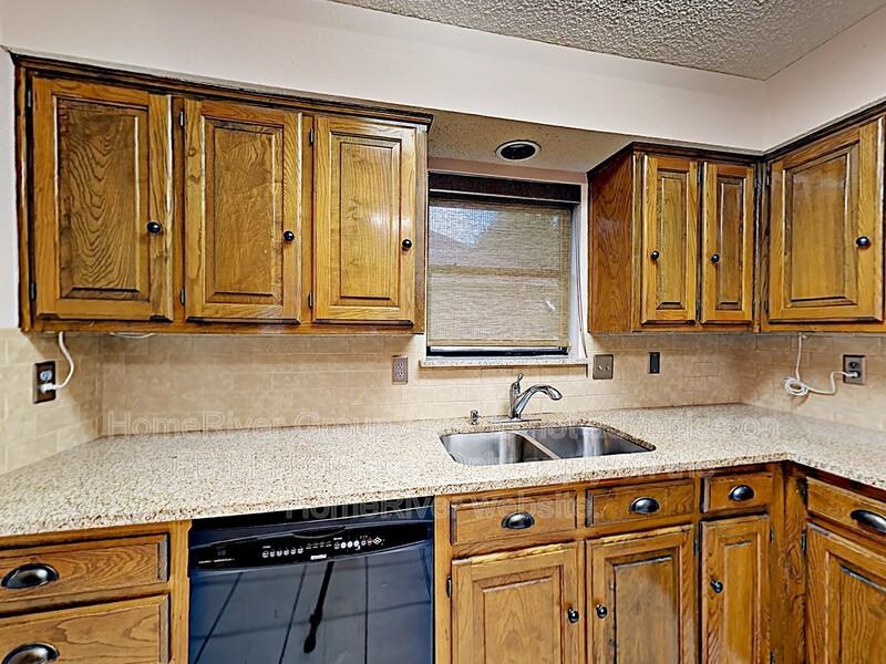 4411 Silverthorn Dr - Photo 4 of 22