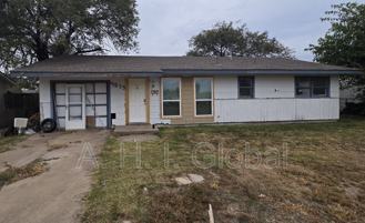 2213 Se 22nd Ave - Photo 1 of 1