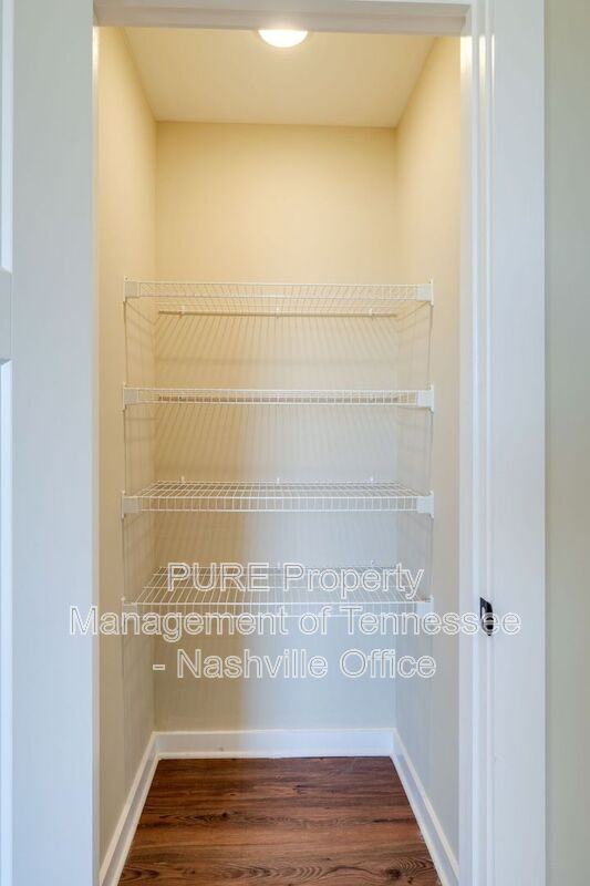 627 Hadley Village Boulevard - Photo 6 of 36