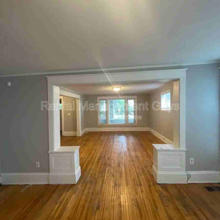 1916 Elliot Ave #1 - Photo 2 of 10