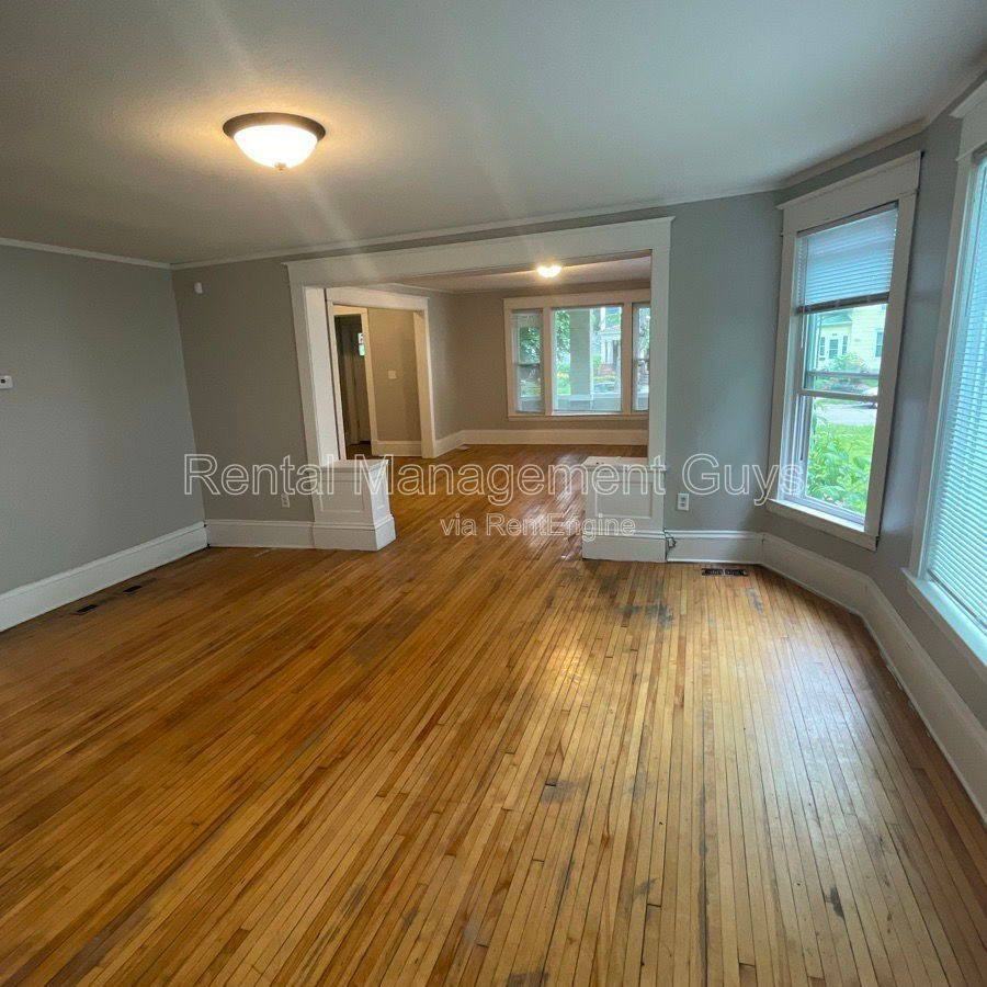 1916 Elliot Ave #1 - Photo 3 of 10