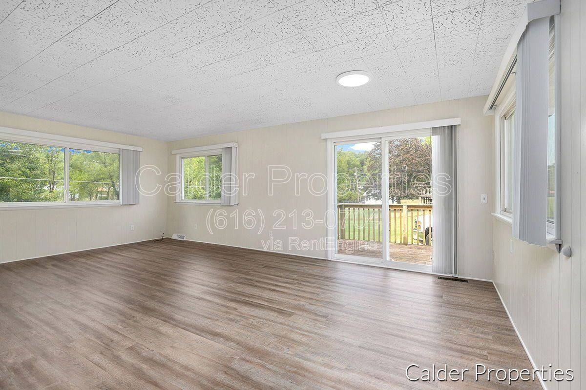 6679 Egan St SE - Photo 4 of 10