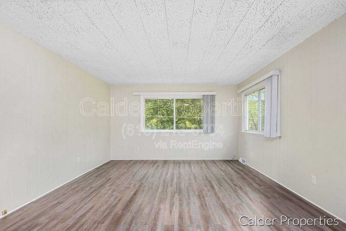 6679 Egan St SE - Photo 5 of 10