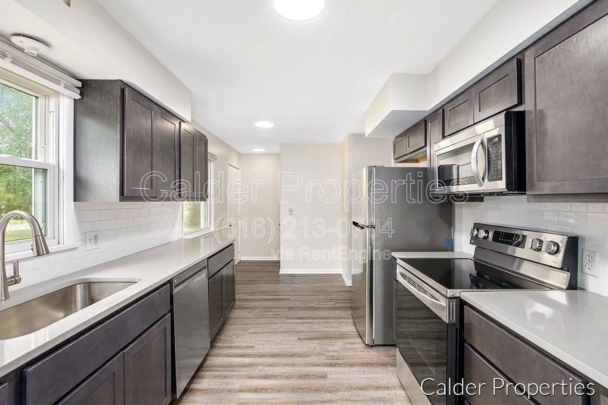 6679 Egan St SE - Photo 7 of 10