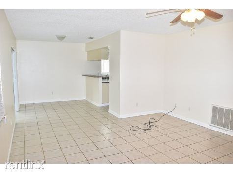 1912 Crown Park Dr - Photo 3 of 10