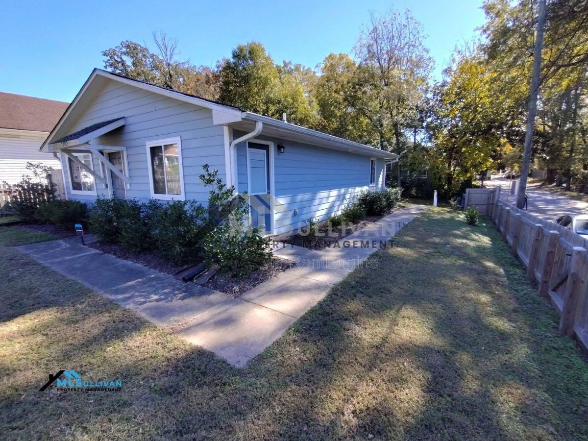 1202 Liberty St - Photo 3 of 10